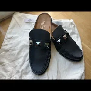Valentino Garavani | Shoes | Preowned Valentino Garavani  display picture 2